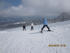 子どもたちのスキー（2012.3.26赤倉観光ホテルゲレンデにて）